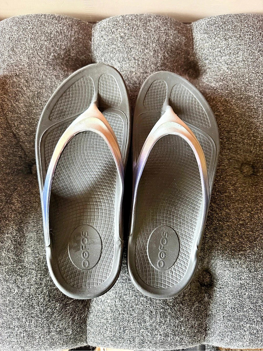 Oofos Black & Purple Recovery Flip Flops